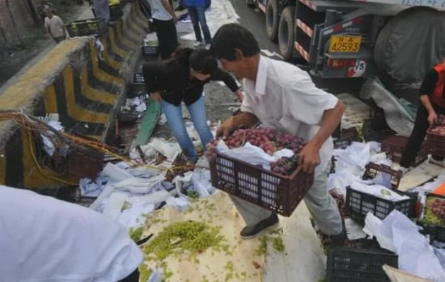狗咬猪肉事件，超市惊现的食品安全之忧与搬运工失职的反思